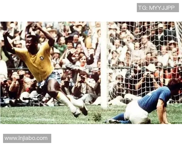 世界杯足球球星年轻时的成长轨迹与传奇诞生之路